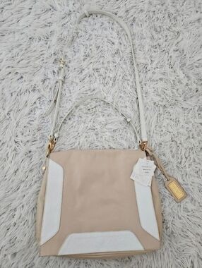 NWT Badgley Mischka Womens Handbag Shoulder Arlene Shine MSRP $425 Beige White